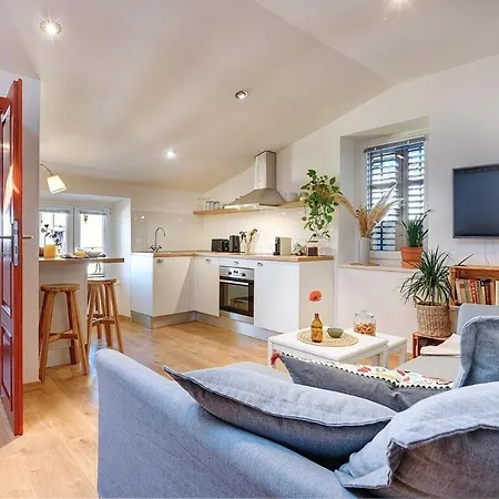 Serenity - In The Center Apartment *