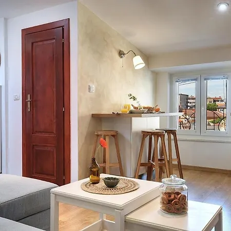 Serenity - In The Center 아파트 풀라